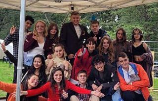 Tepebaşı Belediyesi Gençlik Tiyatrosu Türkiye’yi...