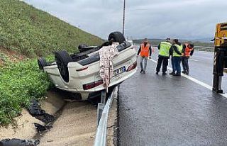 Tırla çarpışan lüks otomobil su kanalına devrildi:...