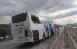 Tırların ve otobüsün karıştığı kazada faciadan...