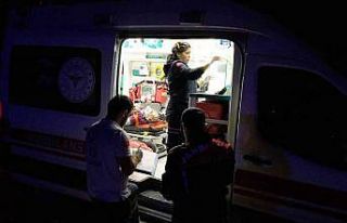 Traktöre çarparak yoldan çıktı: 3’ü ağır...