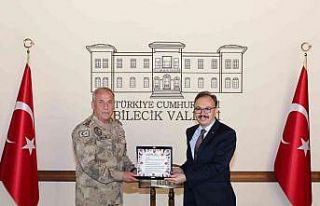 Tümgeneral Okyar, Vali Kızılkaya ile bir araya...