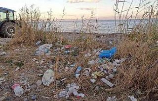 Turistler gitti çöpleri kaldı