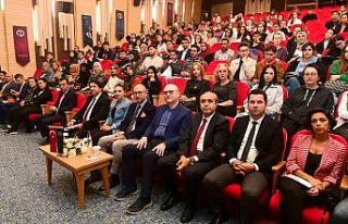 Uluslararası öğrenciler oryantasyon toplantısında...