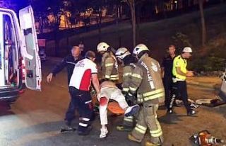 Ümraniye’de otomobil refüje çarpıp köprüden...