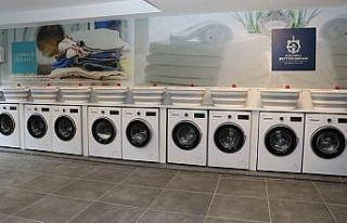 Üniversite öğrencileri kent çamaşırhanesinde...