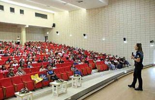 Üniversite öğrencilerine KADES uygulaması anlatıldı