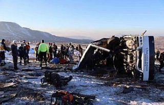 Üniversite öğrencilerinin öldüğü midibüs kazasının...