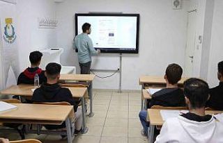 Üniversiteye hazırlık kursu ile gençler hayallerine...