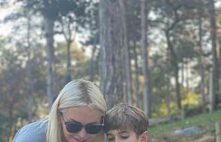 Ünlü oyuncu Ece Erken 3 aylık yavru aslanı elleriyle...