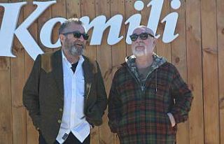 Ünlü sanatçılarla gazeteci ve gurmelerden zeytin...