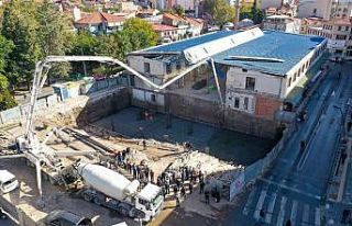 Uşak Belediyesi’nin eski hizmet binası yeni yüzüne...