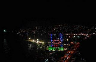 Uzun Mehmet Camii Azerbaycan renkleriyle ışıklandırıldı