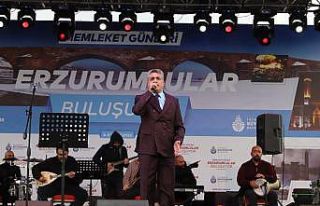 Vahit Alkır sahne performansıyla ayakta alkışlandı