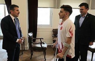 Vali Atay şampiyonu ağırladı