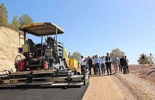 Vali Çelik, Simav’da köy yolunda devam eden sıcak...