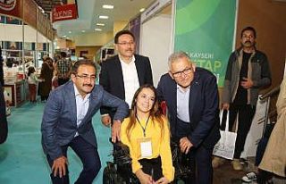 Vali Çiçek ile Başkan Büyükkılıç Kitap Fuarı’nı...