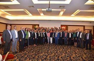 Vali Karadeniz, muhtarlarla yemekte bir araya geldi