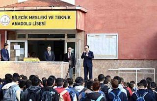 Vali Kızılkaya, bayrak törenine katıldı