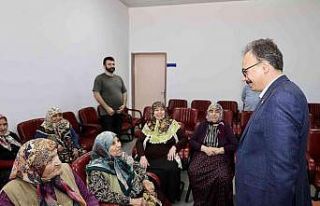 Vali Kızılkaya, huzurevini sakinleriyle bir araya...