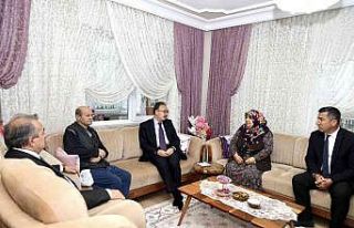 Vali Kızılkaya şehit ailesini ziyaret etti