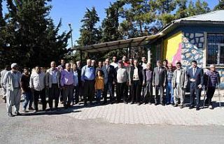 Vali Mahmut Çuhadar, Bebek ve Akyazı köylüleriyle...