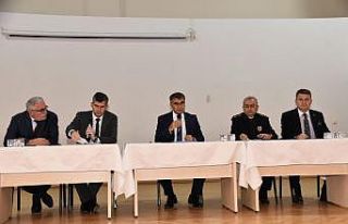 Vali muhtarların sorunlarını dinledi