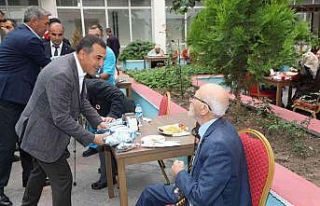 Vali Öksüz’den huzurevine anlamlı ziyaret
