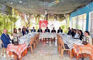 Vali Orhan Tavlı kadın muhtarlarla bir araya geldi