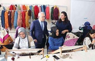 Vali Şimşek, el emeği ürünleri inceledi