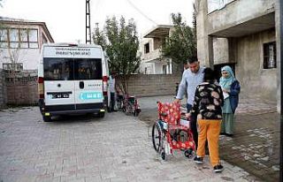 Van Büyükşehir Belediyesi tekerlekli sandalye yardımlarını...