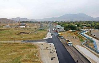 Van Büyükşehir Belediyesinden yol asfaltlama çalışması