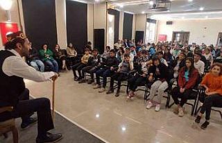 Van İl Halk Kütüphanesinden öğrencilere meddah...