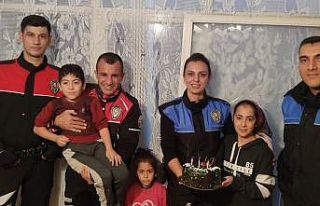 Van polisinden sürpriz doğum günü