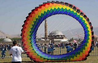 Van’da uçurtma şenliği renkli görüntüler oluşturdu