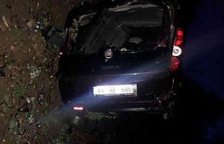 Yağmur kazaya yol açtı, kayan araç takla attı:...