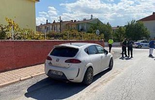 Yakalanacaklarını anladılar, aracı bırakıp kaçtılar