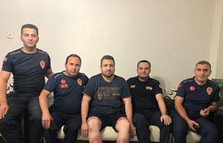 Yangında yaralanan itfaiye çavuşuna moral ziyareti