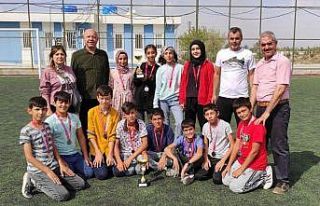 Yarımbağ okulu sporda derece elde etti
