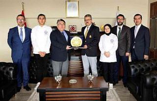 Yarışma birincisi Aşçılık Programı öğrencilerinden...