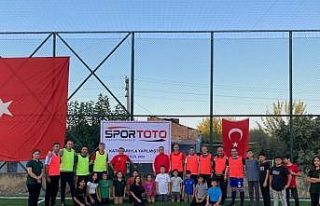 Yavuz Sultan Selim Ortaokuluna halı saha