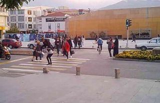 Yaya geçidinde tehlikeli oyun: Birdirbir