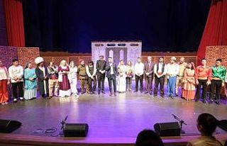 ‘Yedi Kocalı Hürmüz’ oyunu perdelerini açtı