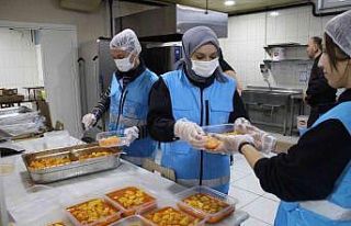 Yemekler ihtiyaç sahiplerine ulaştırılıyor