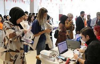 Yeni kartlar kampüste, vize işlemleri merkezde