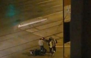 Yeni motosikleti ile kaza yapan genç kız hırsını...