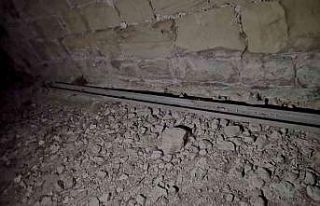 Yol kenarındaki bariyerleri çalan şahsı jandarma...