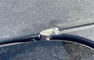 Yorgun mermi bu kez arabanın tavanına isabet etti