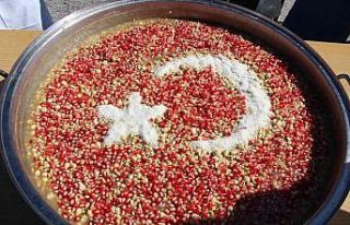 Yozgat’ta öğrenciler aşure ikram edildi