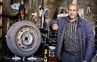 Yüksek kesimlerine kar yağan Ağrı’da kış lastiği...