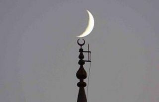 Yüksekova’da hilal güzelliği